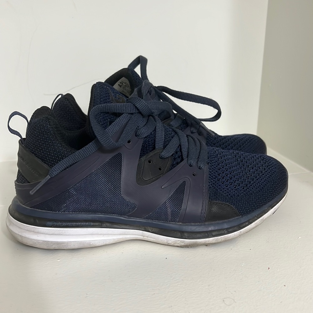 APL Ascend Women’s Navy Sneakers, Sz 8